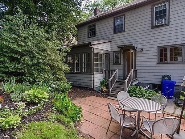 3 bed, 2 bath apartment for rent at 381 Vfw Pkwa, Chestnut Hill — photo 18 of 20