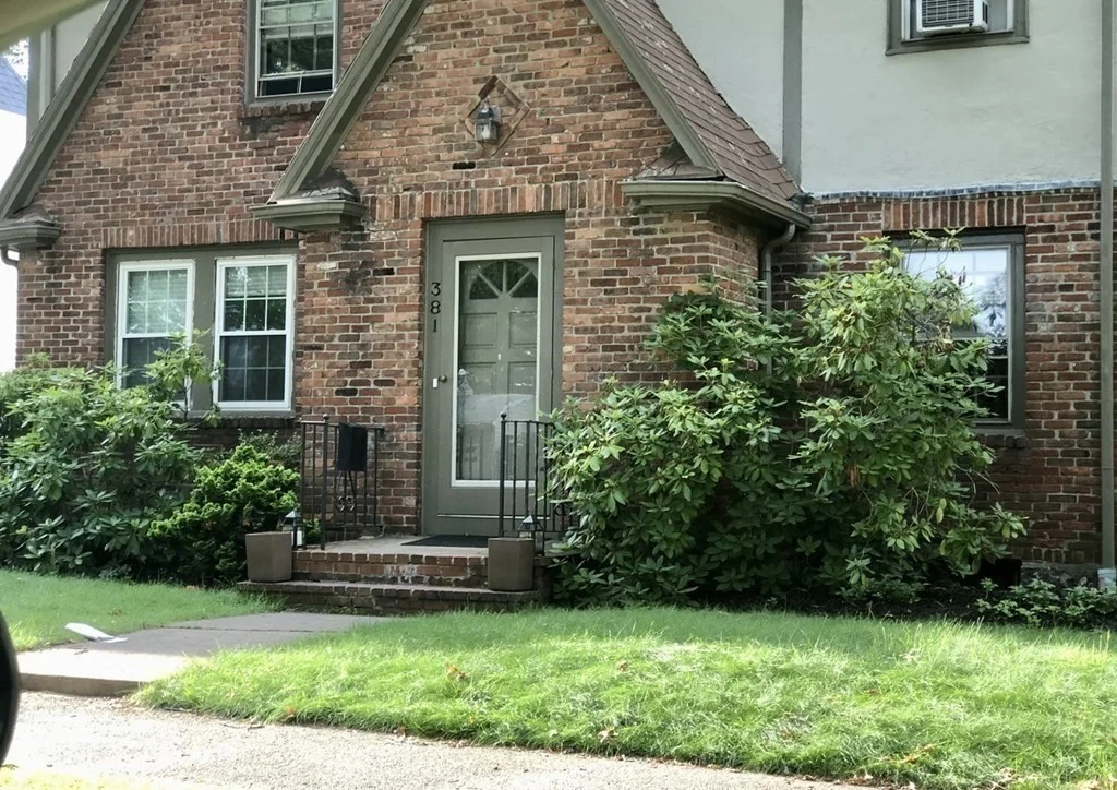 3 bed, 2 bath apartment for rent at 381 Vfw Pkwa, Chestnut Hill — photo 2 of 20