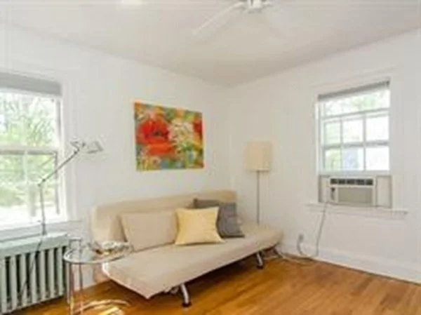 3 bed, 2 bath apartment for rent at 381 Vfw Pkwa, Chestnut Hill — photo 14 of 20