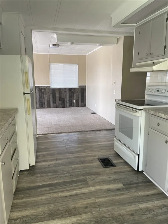 2 bed, 2 bath apartment for rent at 3811 Midway Unit 0, Bradenton — photo 2 of 5