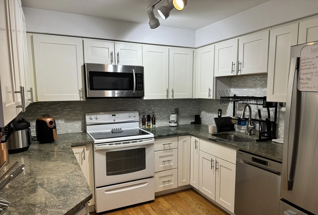 2 bed, 2 bath apartment for rent at 382 Ocean Ave Unit 1702, Revere — photo 10 of 10