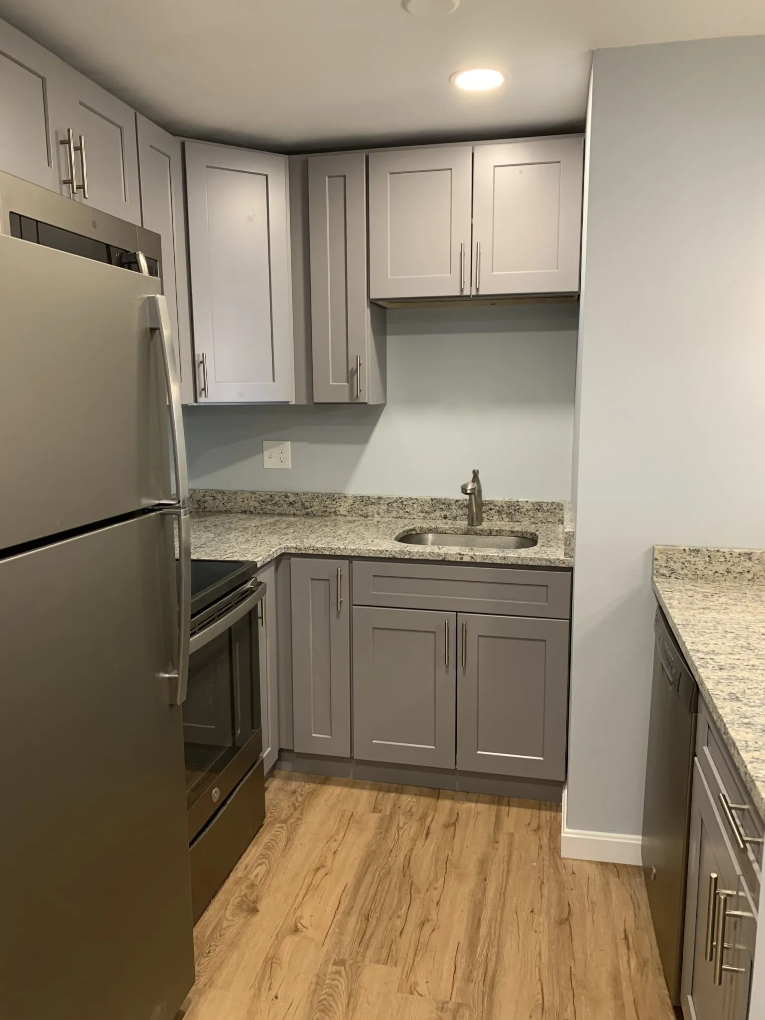 3 bed, 1 bath apartment for rent at 383 Broadway Unit 48, Winter Hill — photo 1 of 5