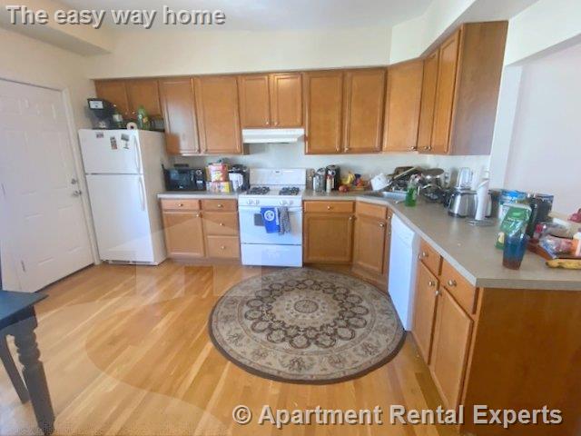 3 bed, 1 bath apartment for rent at 383 Columbia St Unit 3, Inman Square — photo 1 of 10