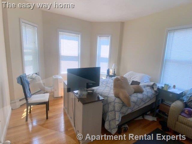 3 bed, 1 bath apartment for rent at 383 Columbia St Unit 3, Inman Square — photo 8 of 10
