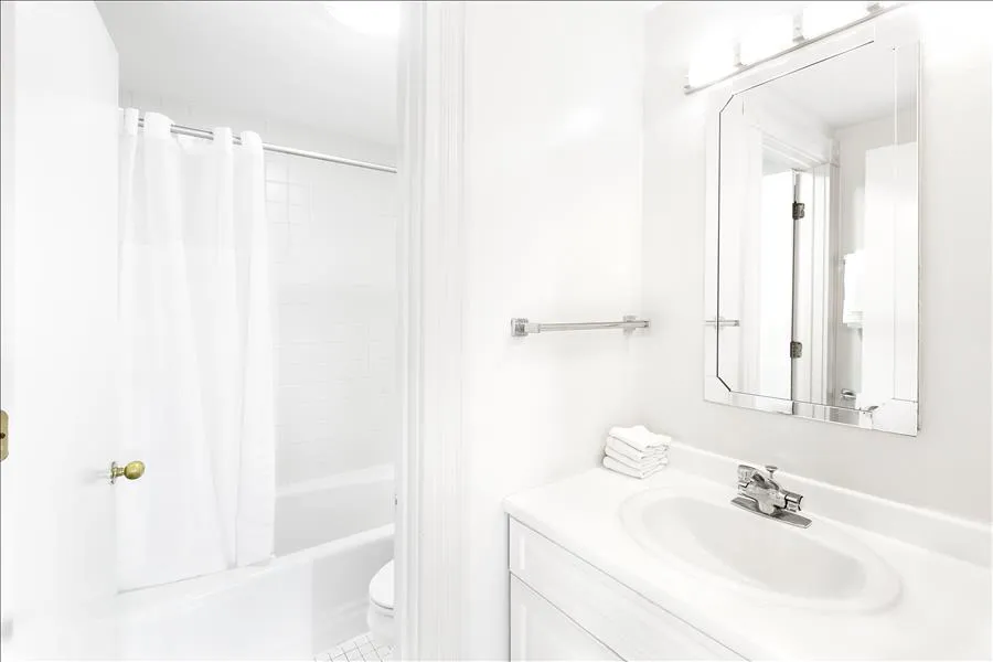 3 bed, 1 bath apartment for rent at 383 Commonwealth Ave Unit 3, Back Bay — photo 5 of 7