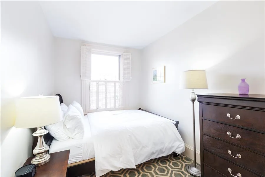 3 bed, 1 bath apartment for rent at 383 Commonwealth Ave Unit 3, Back Bay — photo 4 of 7