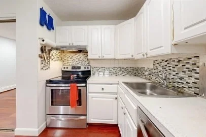 2 bed, 1 bath apartment for rent at 383 Langley Rd Unit 3, Newton — photo 3 of 10