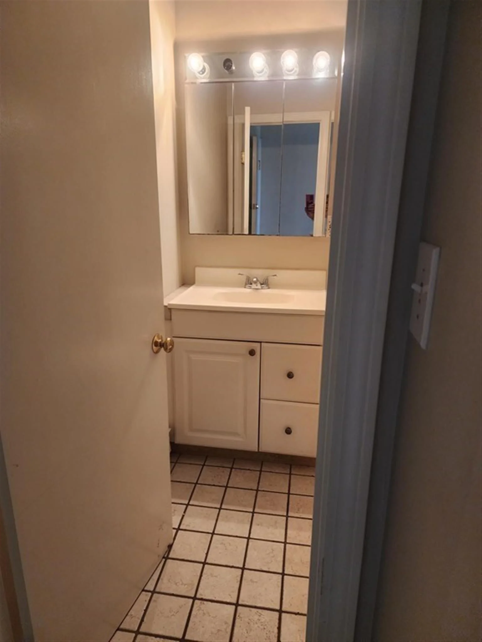 Studio bed, 1 bath apartment for rent at 383 Revere Beach Boulevard Unit 4, Revere — photo 5 of 7