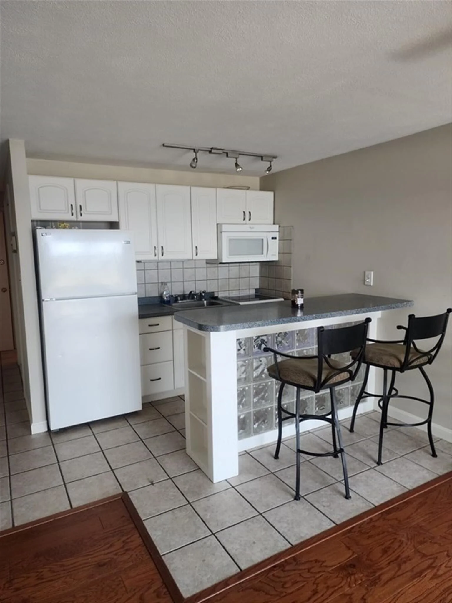 Studio bed, 1 bath apartment for rent at 383 Revere Beach Boulevard Unit 4, Revere — photo 1 of 7