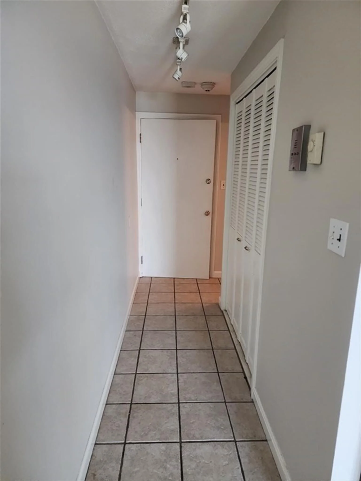 Studio bed, 1 bath apartment for rent at 383 Revere Beach Boulevard Unit 4, Revere — photo 3 of 7