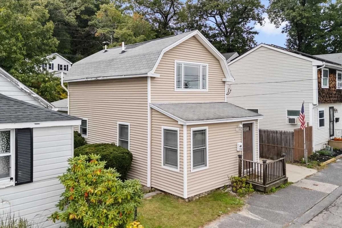 2 bed, 1 bath apartment for rent at 384 Bridle Path, Worcester — photo 2 of 36