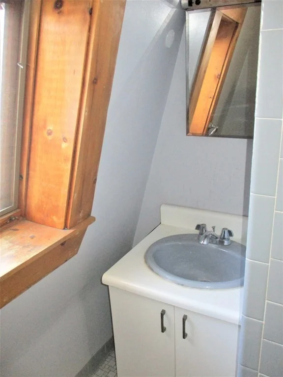Studio bed, 1 bath apartment for rent at 385 Washington St Unit 3, Central Square — photo 9 of 10