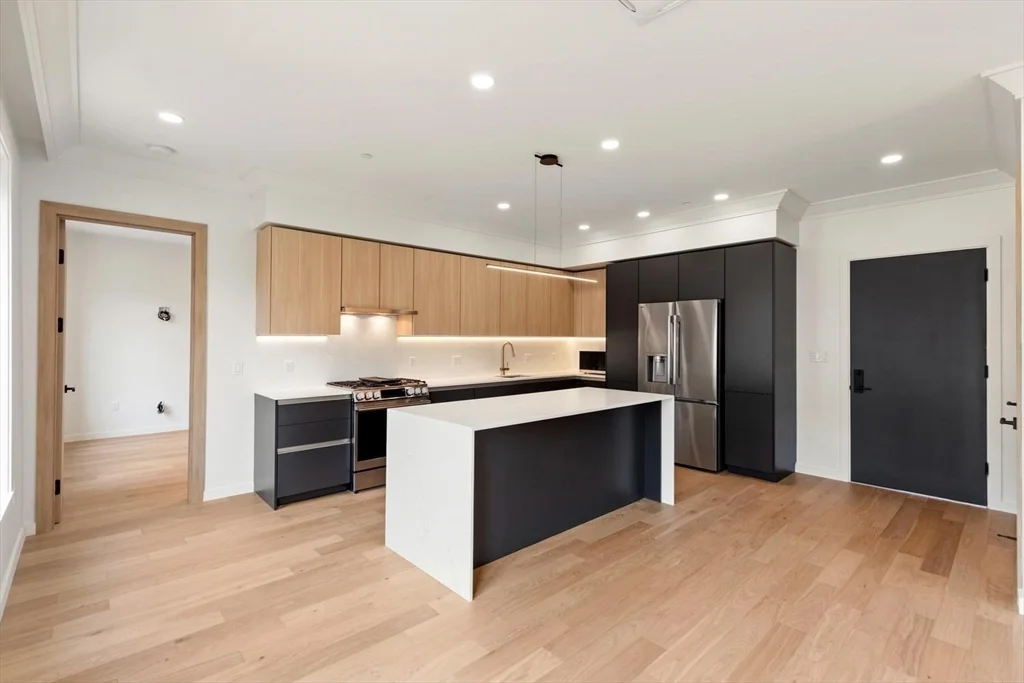 2 bed, 2 bath apartment for rent at 386-388 Washington St Unit 103, Quincy Point — photo 4 of 25