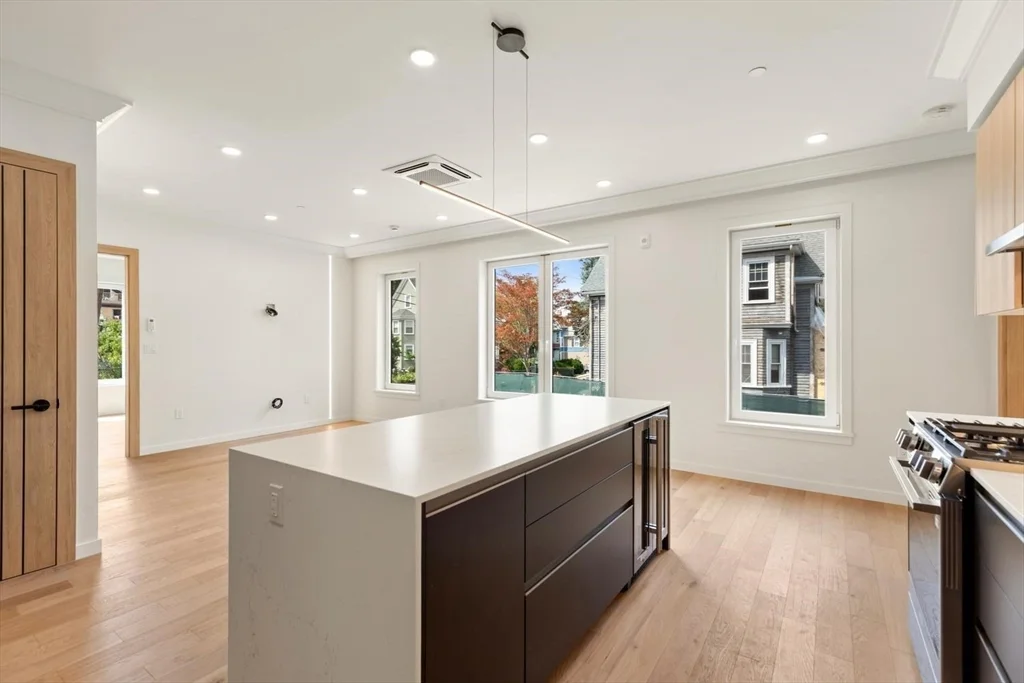 2 bed, 2 bath apartment for rent at 386-388 Washington St Unit 103, Quincy Point — photo 5 of 25
