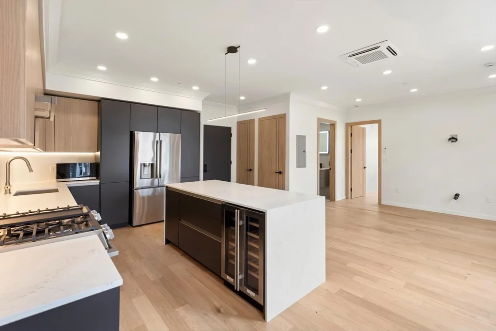 2 bed, 2 bath apartment for rent at 386-388 Washington St Unit 103, Quincy Point — photo 1 of 25