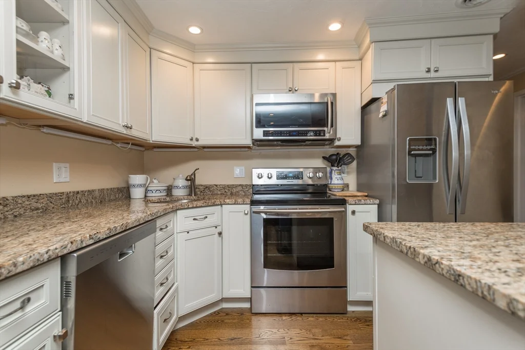 2 bed, 1 bath apartment for rent at 386 Commercial St Unit 3E, North End — photo 6 of 8