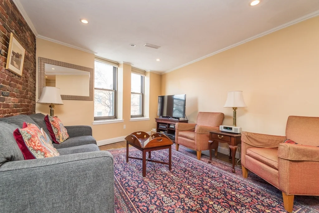 2 bed, 1 bath apartment for rent at 386 Commercial St Unit 3E, North End — photo 2 of 8