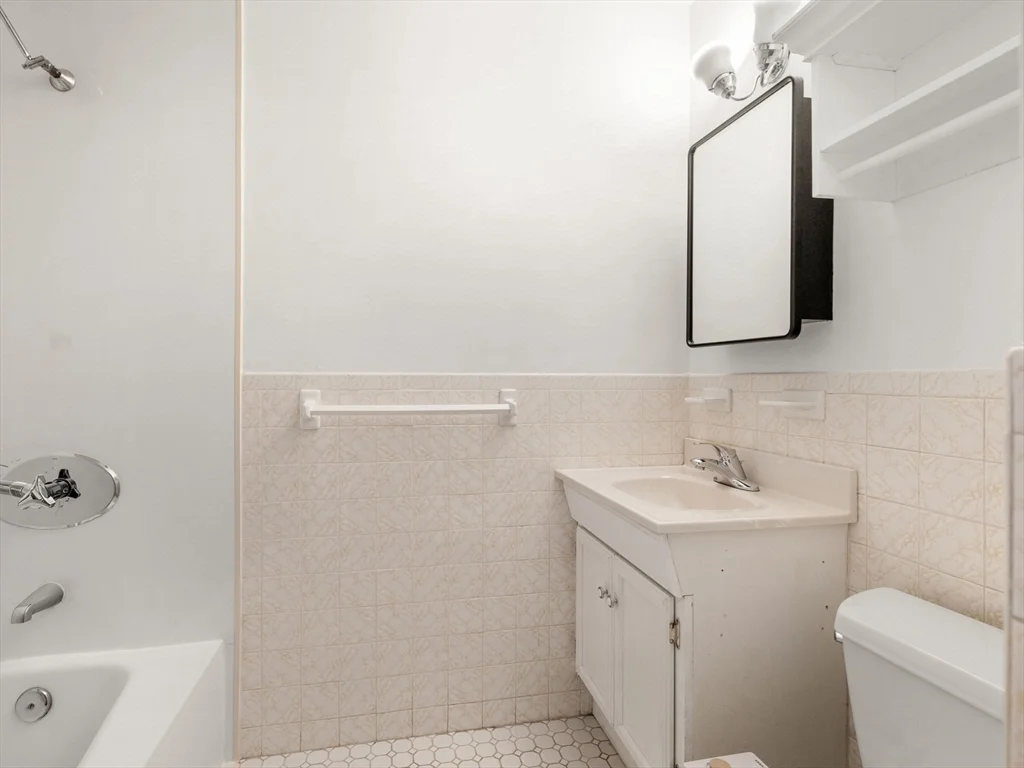 1 bed, 1 bath apartment for rent at 386 Commercial St Unit 4A, North End — photo 8 of 15
