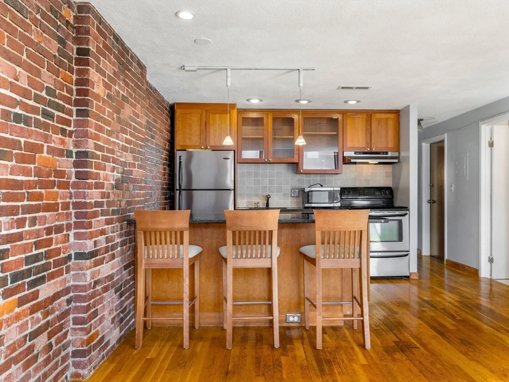 1 bed, 1 bath apartment for rent at 386 Commercial St Unit 4A, North End — photo 3 of 15