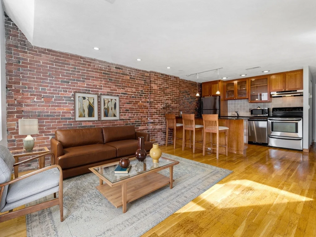 1 bed, 1 bath apartment for rent at 386 Commercial St Unit 4A, North End — photo 1 of 15