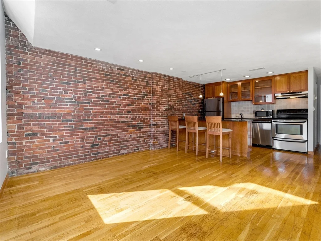 1 bed, 1 bath apartment for rent at 386 Commercial St Unit 4A, North End — photo 13 of 15