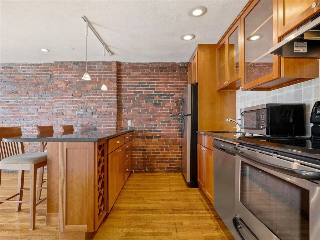 1 bed, 1 bath apartment for rent at 386 Commercial St Unit 4A, North End — photo 6 of 15