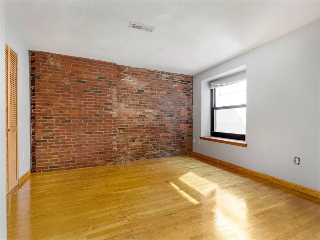 1 bed, 1 bath apartment for rent at 386 Commercial St Unit 4A, North End — photo 10 of 15
