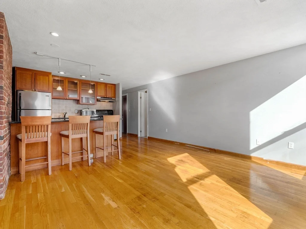 1 bed, 1 bath apartment for rent at 386 Commercial St Unit 4A, North End — photo 12 of 15