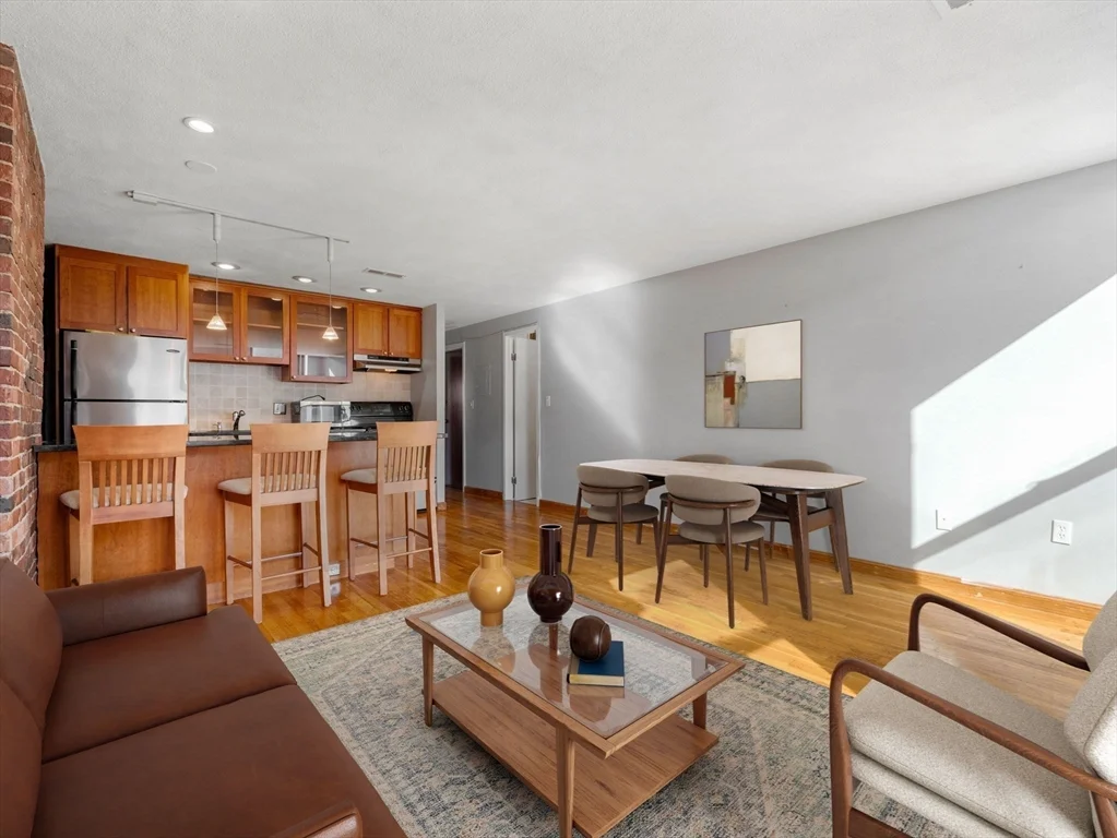 1 bed, 1 bath apartment for rent at 386 Commercial St Unit 4A, North End — photo 2 of 15