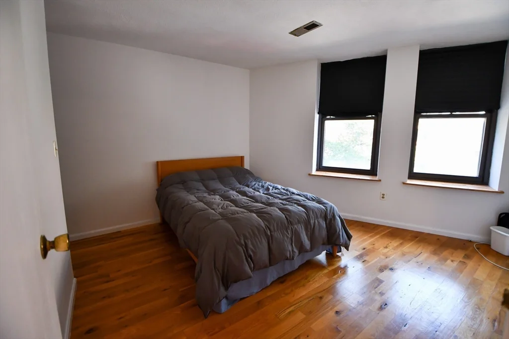 1 bed, 1 bath apartment for rent at 386 Commercial Unit 3D, North End — photo 3 of 15