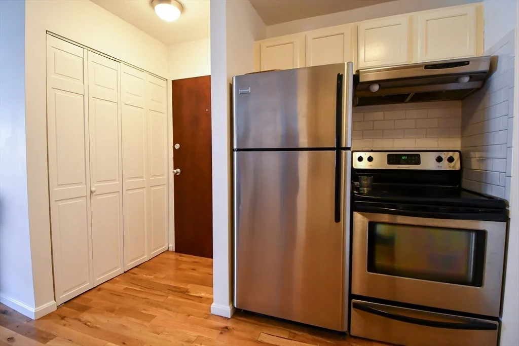 1 bed, 1 bath apartment for rent at 386 Commercial Unit 3D, North End — photo 5 of 15