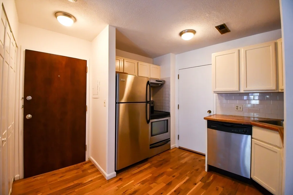 1 bed, 1 bath apartment for rent at 386 Commercial Unit 3D, North End — photo 6 of 15