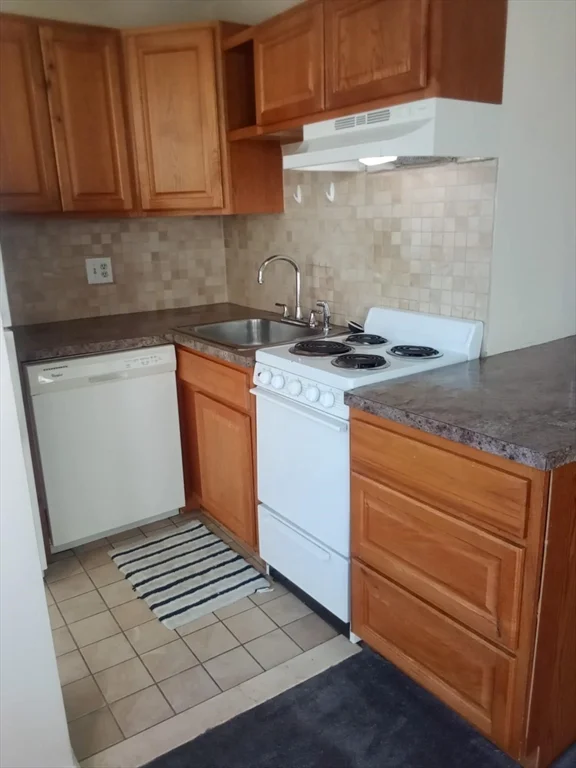 Studio bed, 1 bath apartment for rent at 386 Commercial Unit 5B, North End — photo 9 of 16