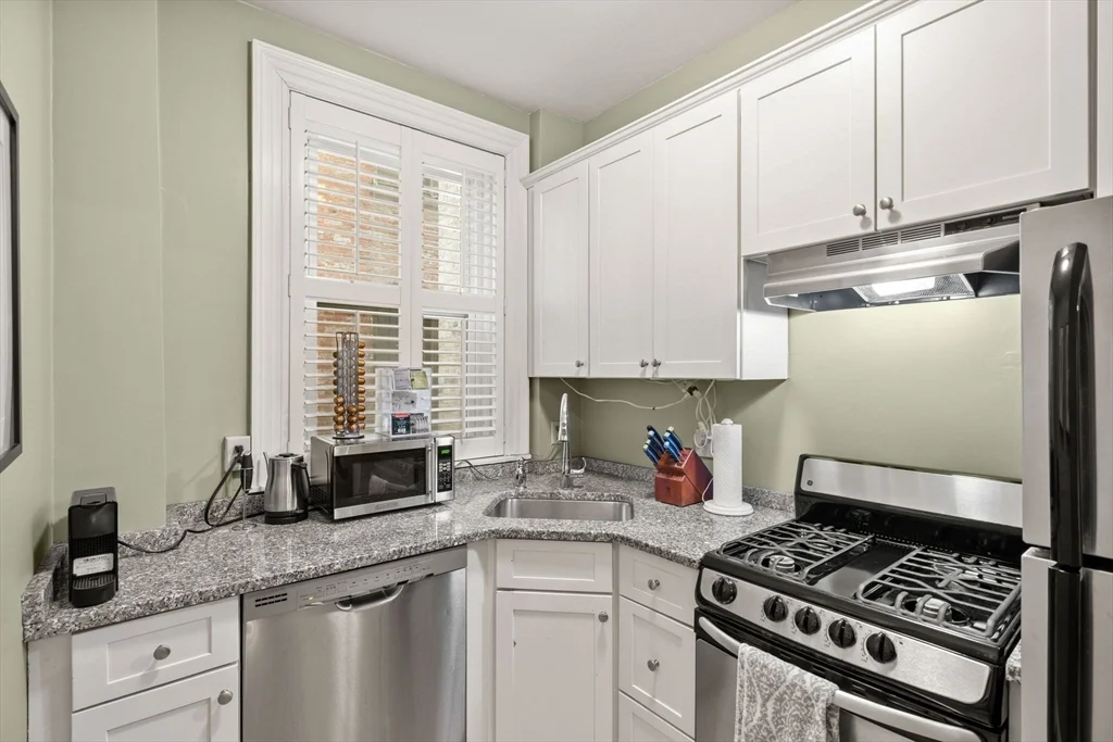 2 bed, 1 bath apartment for rent at 386 Commonwealth Unit 23, Back Bay — photo 4 of 34
