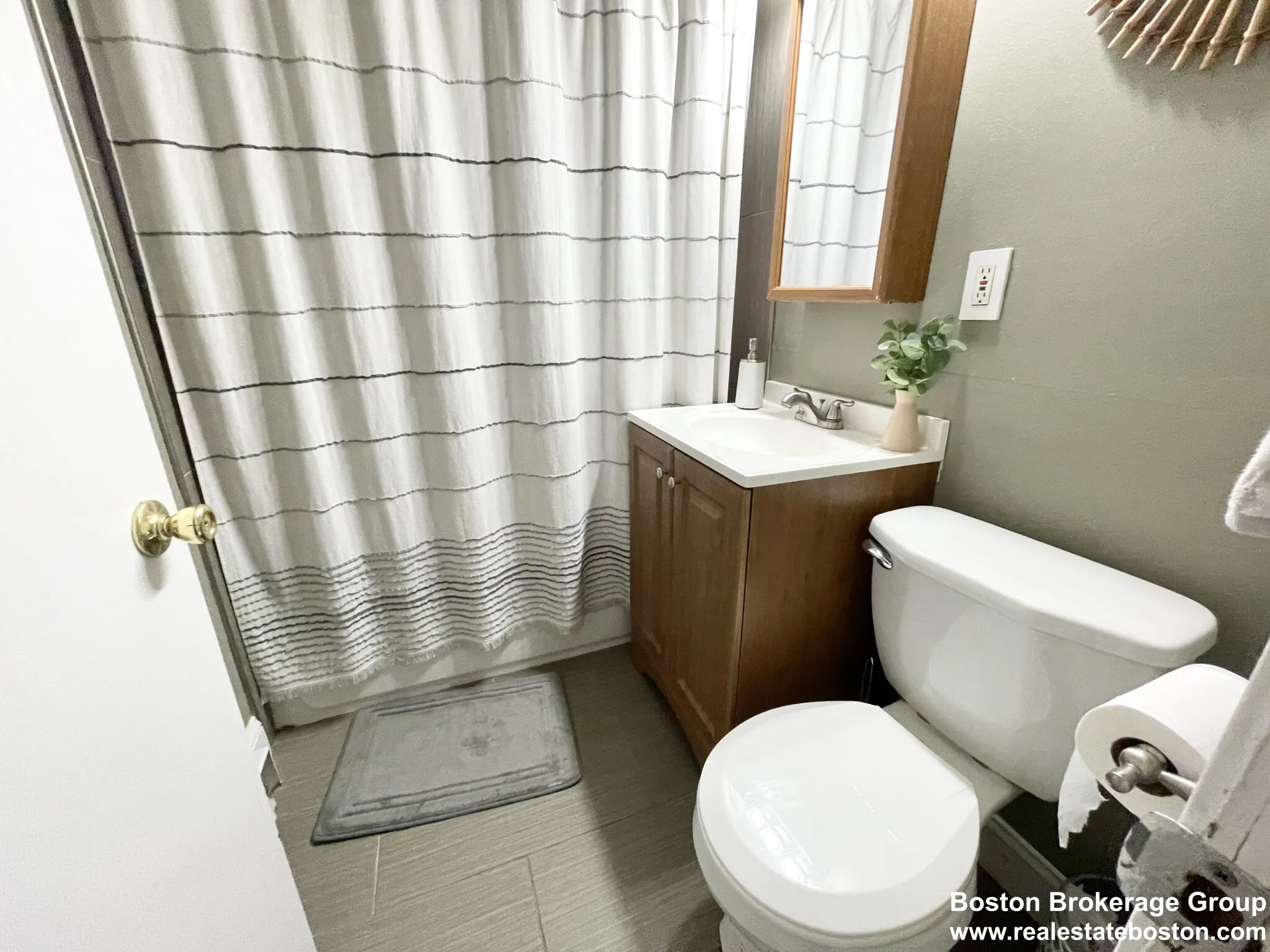 2 bed, 1 bath apartment for rent at 386 East 8th St Unit 4, South Boston — photo 4 of 6