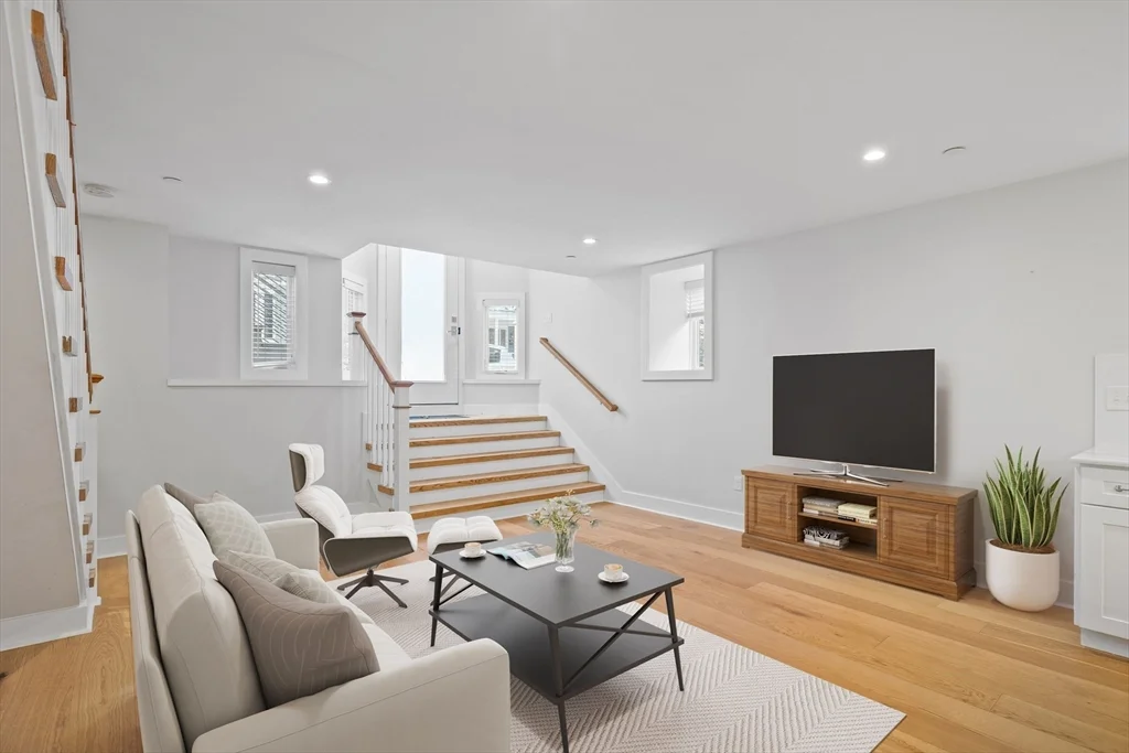 3 bed, 2 bath apartment for rent at 386 Windsor St Unit 1, East Cambridge — photo 5 of 23