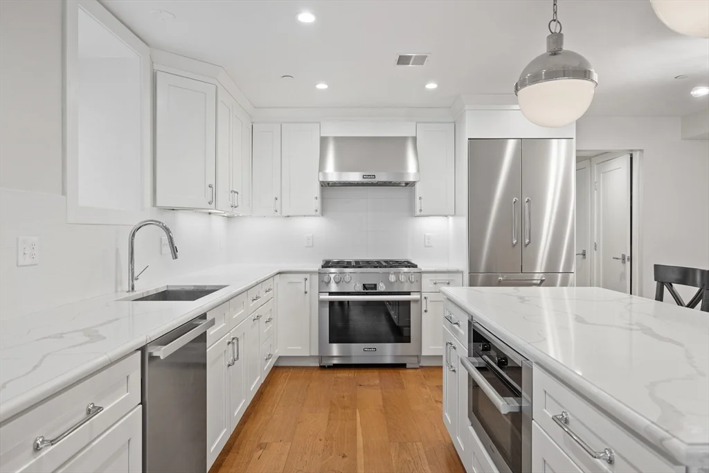 3 bed, 2 bath apartment for rent at 386 Windsor St Unit 1, East Cambridge — photo 2 of 23