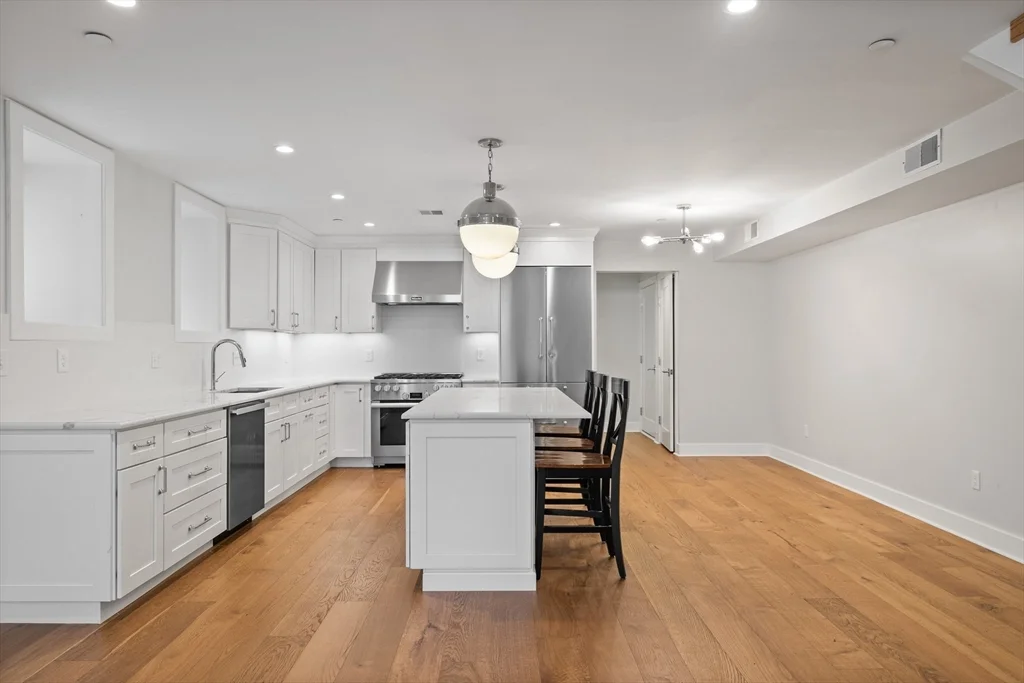 3 bed, 2 bath apartment for rent at 386 Windsor St Unit 1, East Cambridge — photo 3 of 23