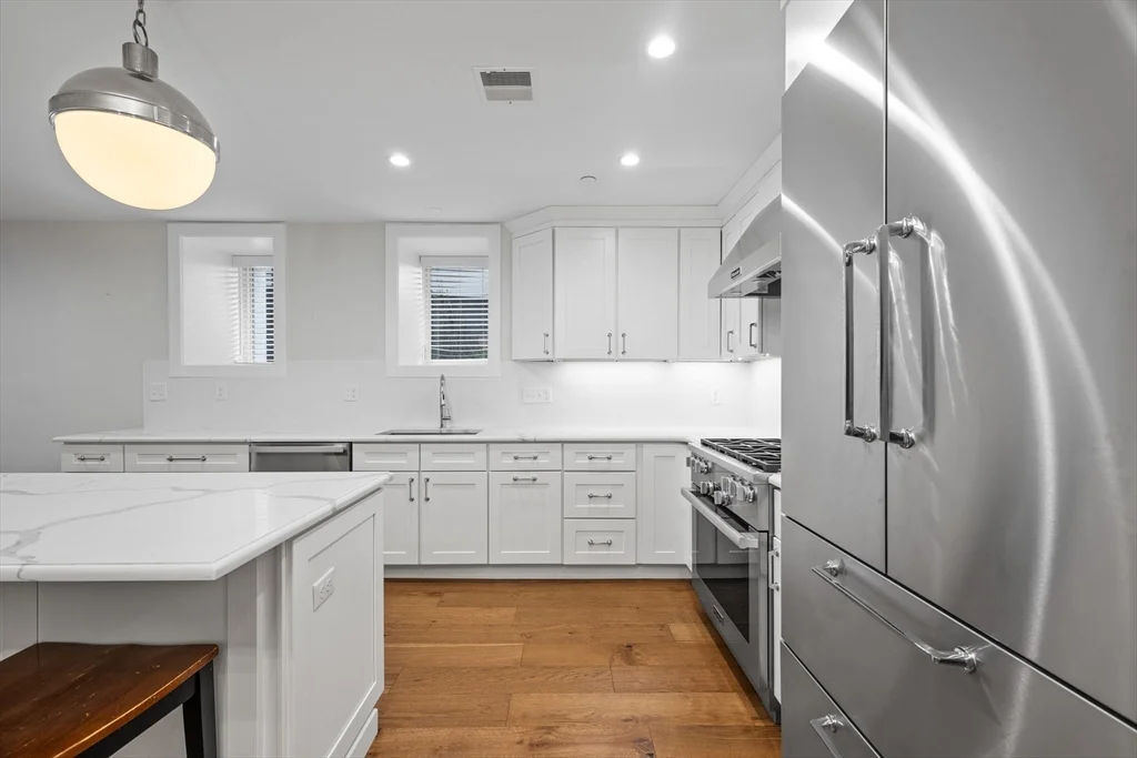 3 bed, 2 bath apartment for rent at 386 Windsor St Unit 1, East Cambridge — photo 4 of 23