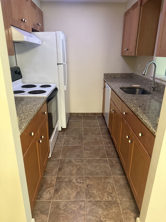 2 bed, 1 bath apartment for rent at 387 Adams St Unit 11, Abington — photo 2 of 9