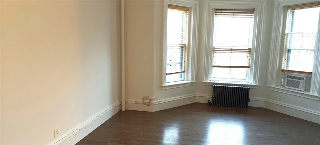 Studio bed, 1 bath apartment for rent at 387 Beacon St Unit 4, Back Bay — photo 2 of 7