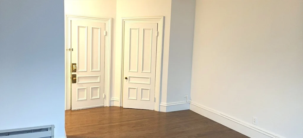 Studio bed, 1 bath apartment for rent at 387 Beacon St Unit 4, Back Bay — photo 5 of 7