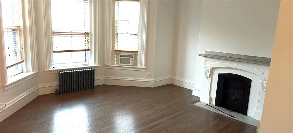 Studio bed, 1 bath apartment for rent at 387 Beacon St Unit 4, Back Bay — photo 3 of 7
