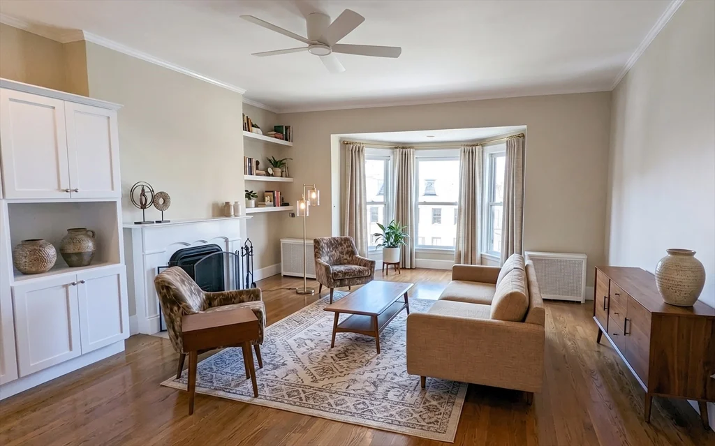 2 bed, 1 bath apartment for rent at 387 Beacon St Unit 6, Back Bay — photo 2 of 9