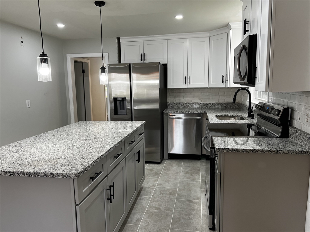 3 bed, 1 bath apartment for rent at 388 Burncoat St, Worcester — photo 5 of 15
