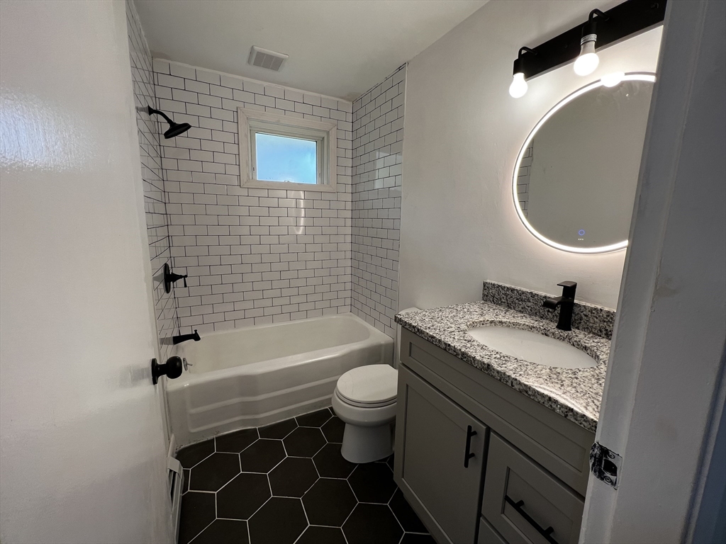 3 bed, 1 bath apartment for rent at 388 Burncoat St, Worcester — photo 11 of 15