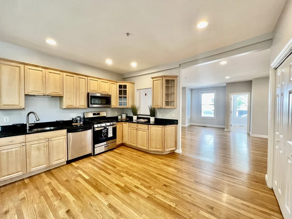 3 bed, 2 bath apartment for rent at 388 Medford St Unit 1, Winter Hill — photo 2 of 12
