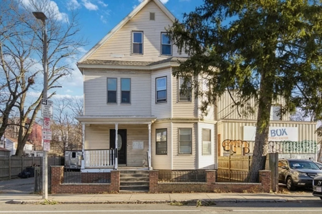 2 bed, 1 bath apartment for rent at 3886-3888 Washington St Unit 3, Roslindale — photo 1 of 10
