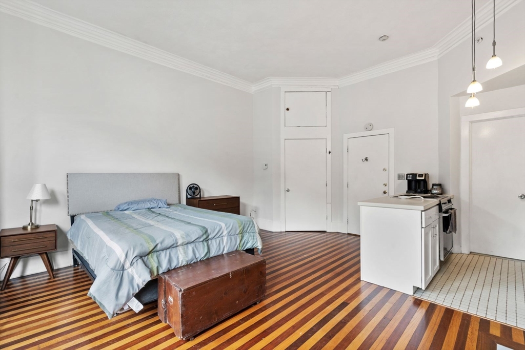 Studio bed, 1 bath apartment for rent at 389 Beacon St Unit 6, Back Bay — photo 3 of 10