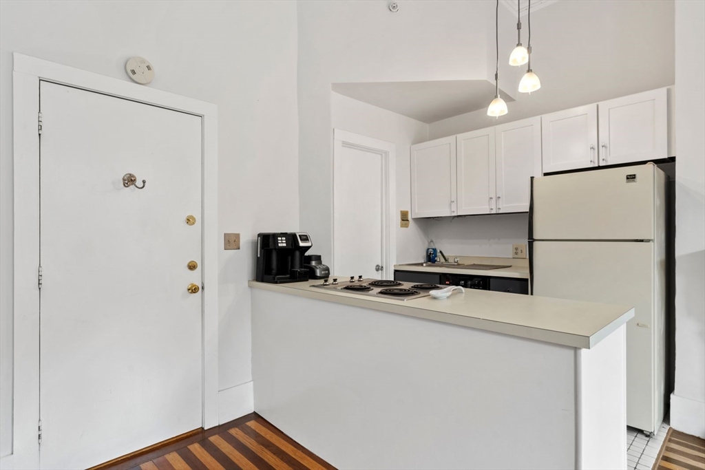 Studio bed, 1 bath apartment for rent at 389 Beacon St Unit 6, Back Bay — photo 8 of 10